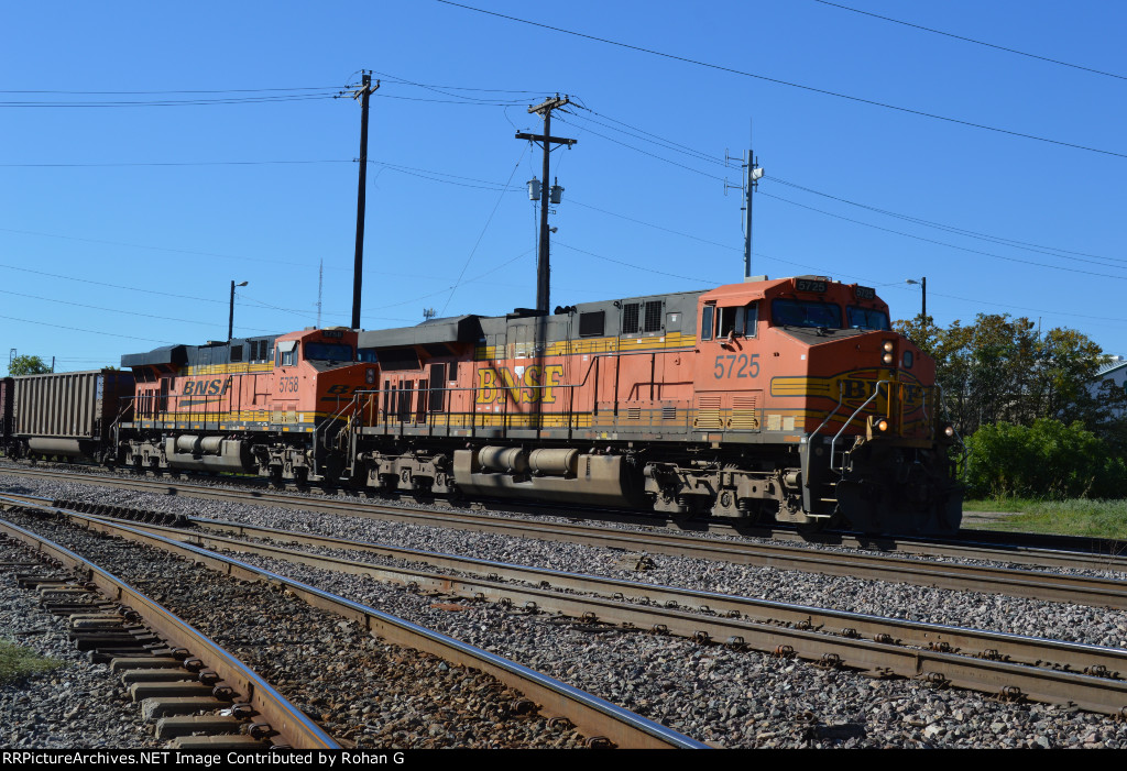BNSF 5725 and 5758